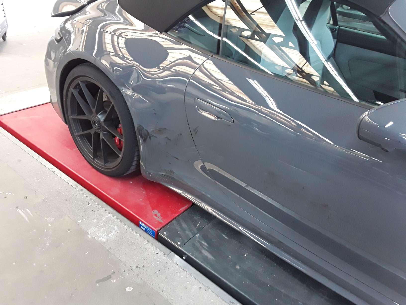 fahrzeugaufbereitung Porsche-Reparatur im Aargau