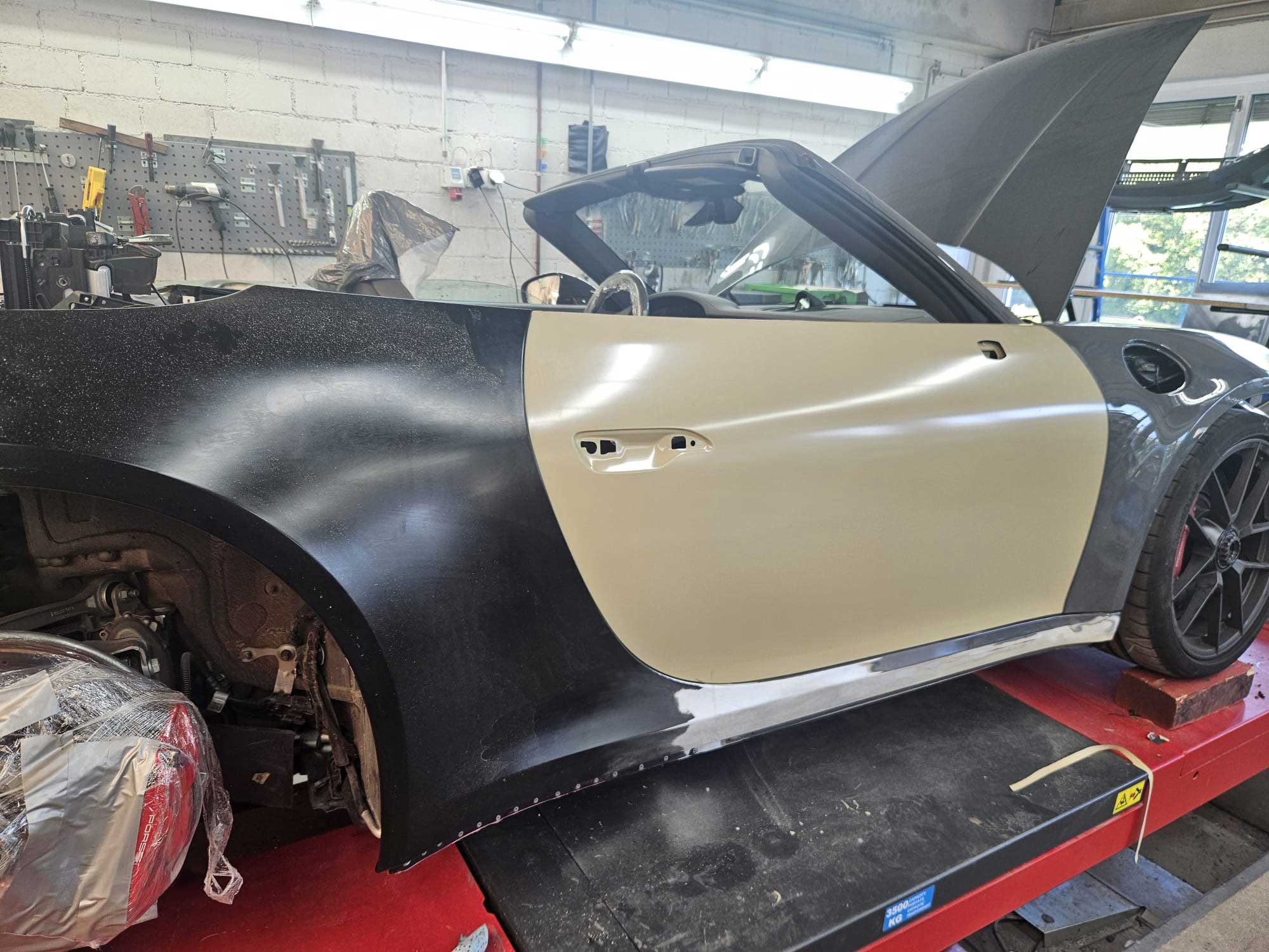 Porsche-Reparatur mit Präzision