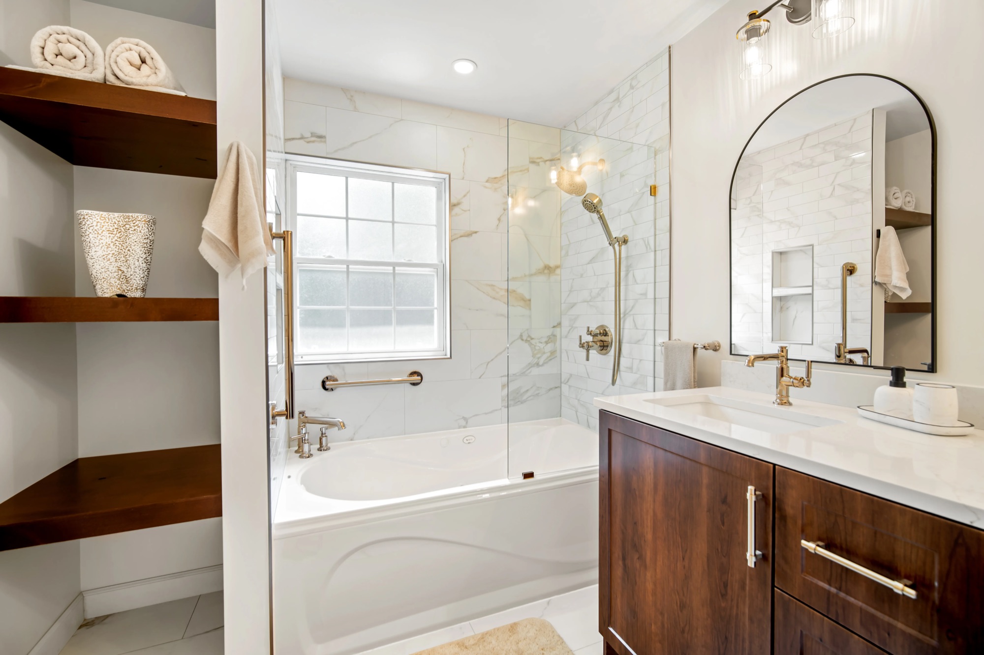 Modern Luxury Ensuite, finished photo 3