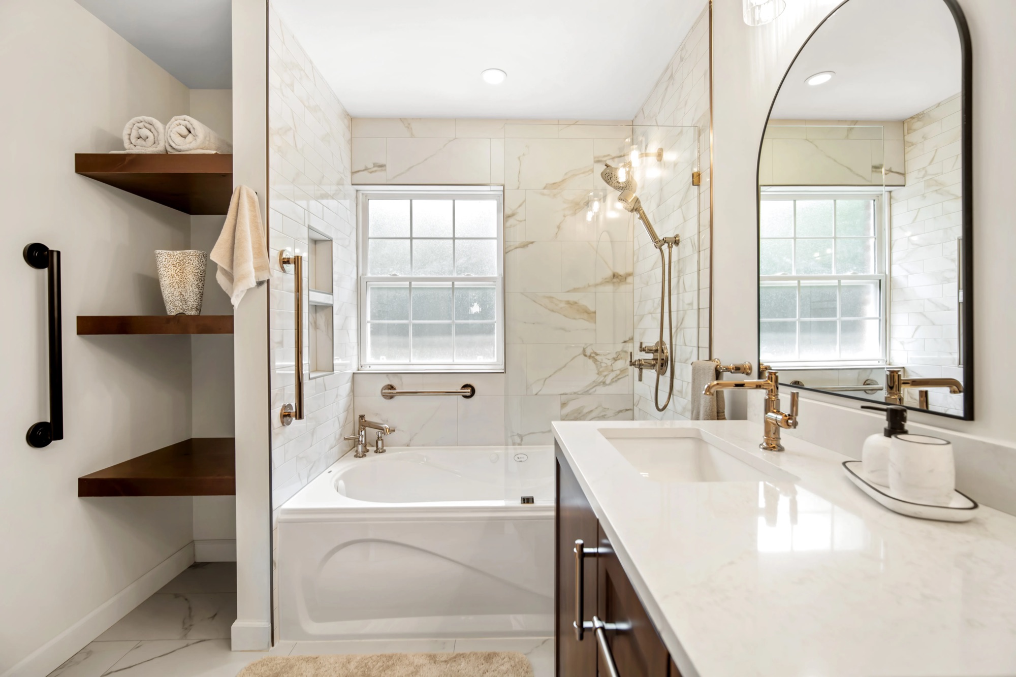 Modern Luxury Ensuite, finished photo 4