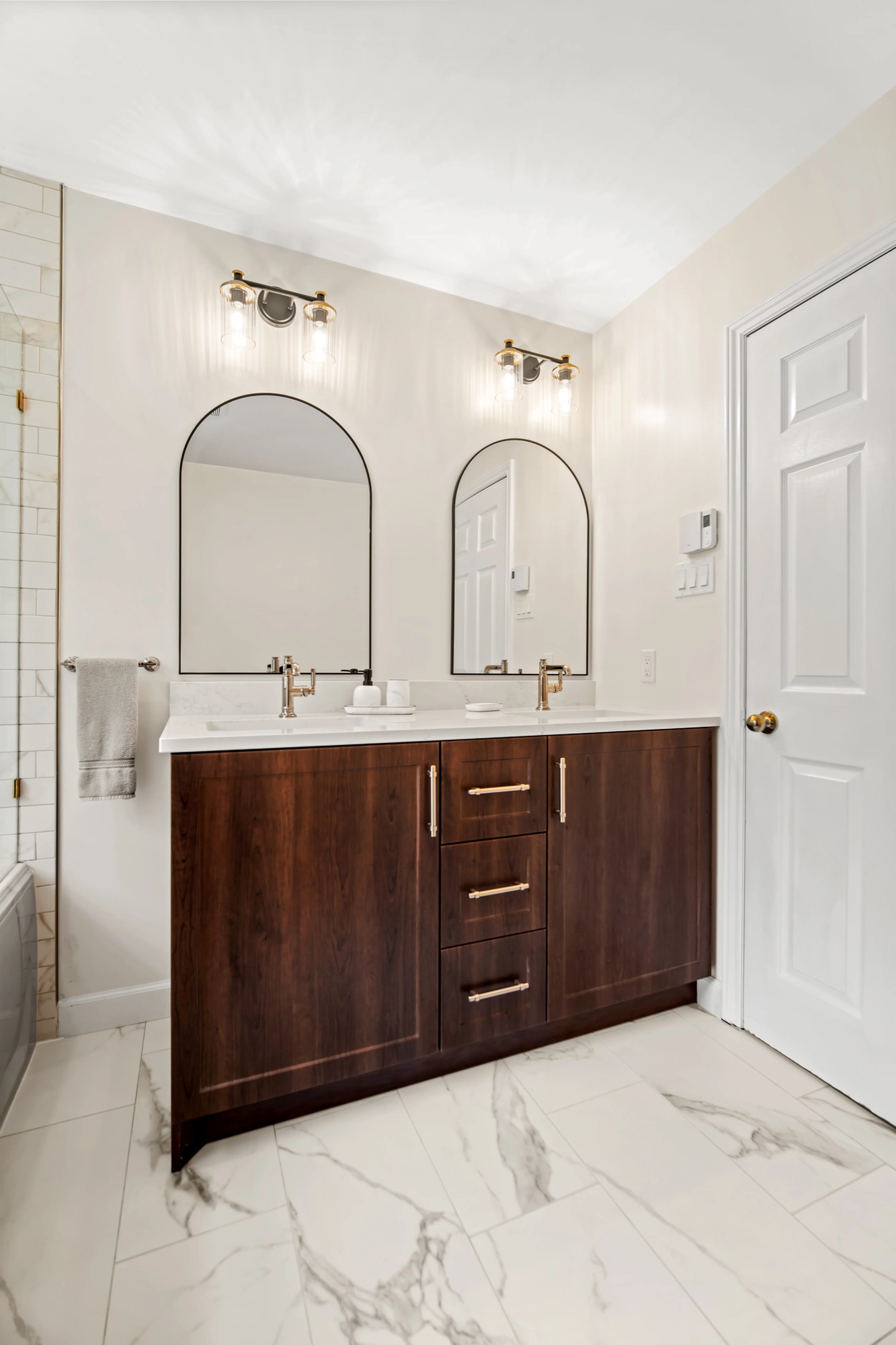 Modern Luxury Ensuite, finished photo 11