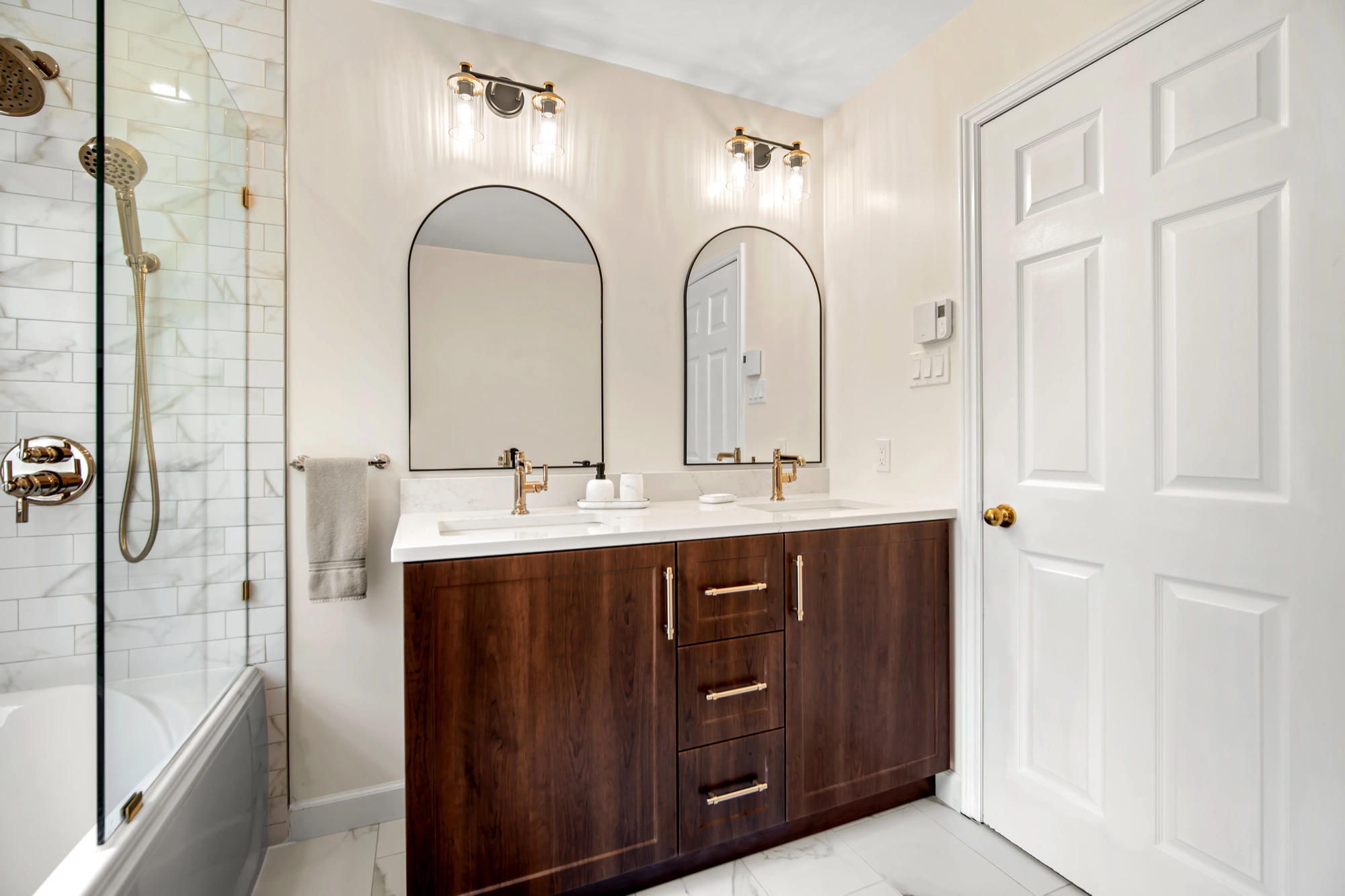 Modern Luxury Ensuite, finished photo 10