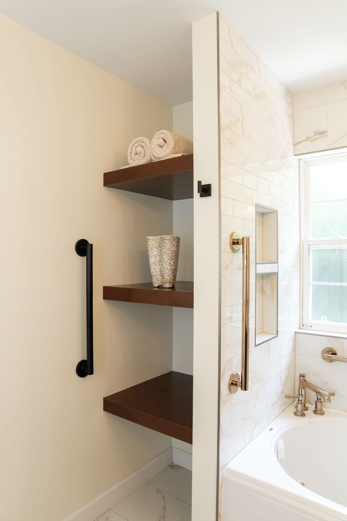 Modern Luxury Ensuite, finished photo 16