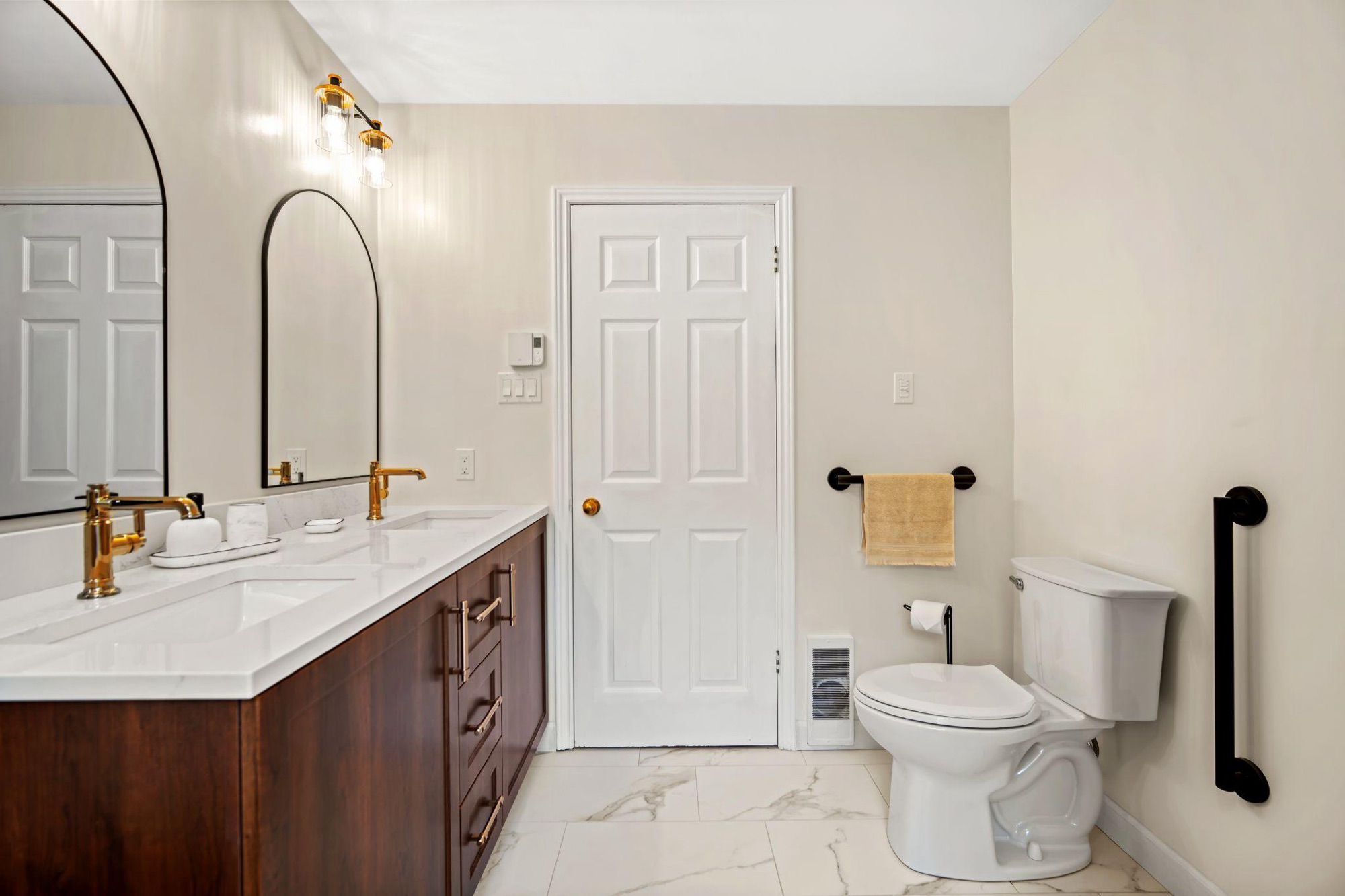Modern Luxury Ensuite, finished photo 17