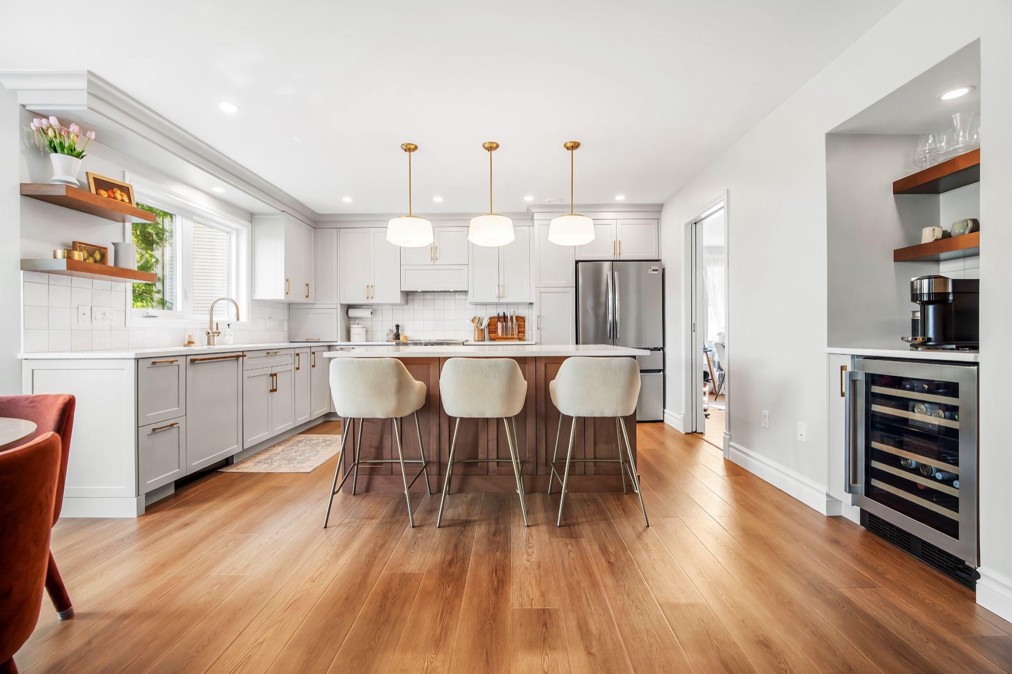 An entertaining kitchen that pairs contemporary styling with natural wood, without giving up the daylight.