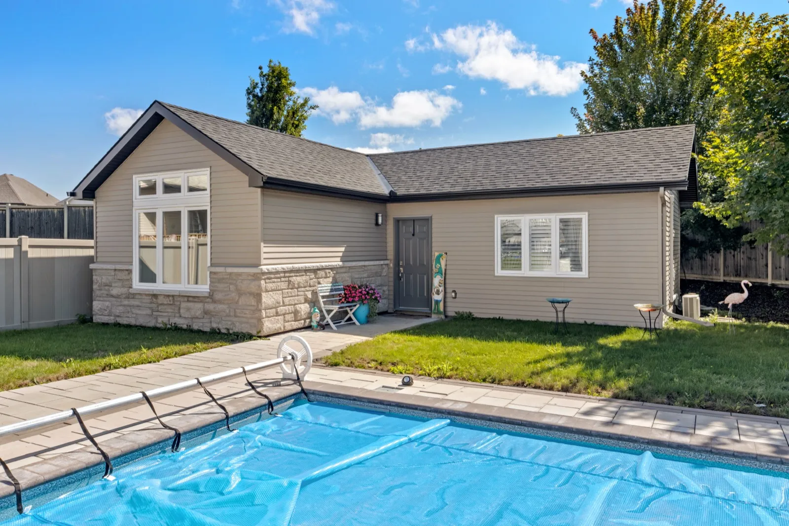 A detached one-bedroom coach house built beside the pool in an Orléans backyard, with its own entrance, full kitchen, vaulted ceilings and separate heating and cooling.