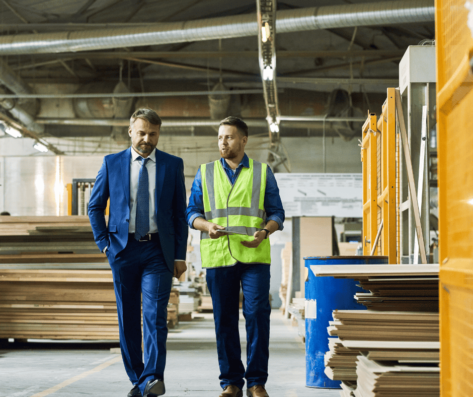 Verzekeringscheck wordt uitgevoerd door adviseur