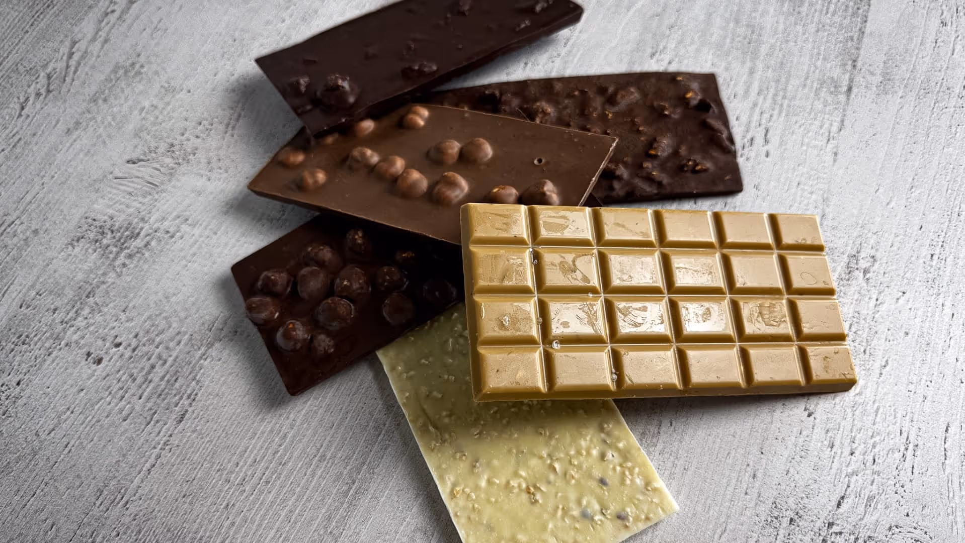 Découvrez nos tablettes de chocolats artisanales "fait maison" à Lyon : tablettes de chocolats aux noisettes, au gingembre, au beurre salé, à l'orange..