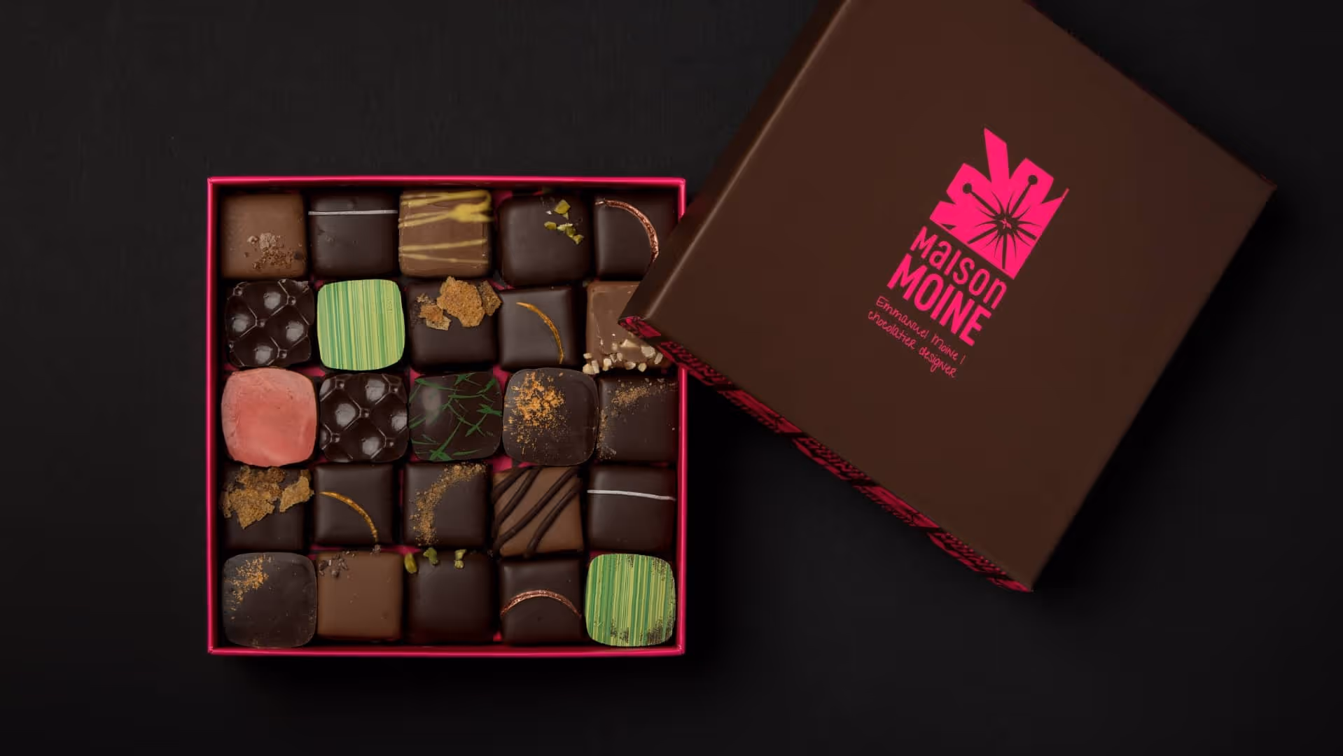 Découvrez les boites de chocolats "fait maison" signés de la Maison Moine, chocolaterie lyonnaise : coffrets de macarons et spécialités lyonnaises.