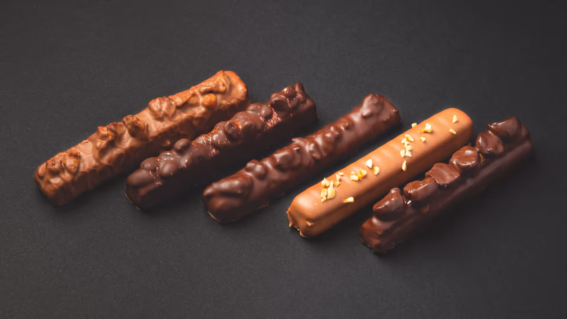 Découvrez nos chocolats spécialités lyonnaises "fait maison" et signés Maison Moine : finger chocolats croustillants, pâtes à tartiner, florentins..