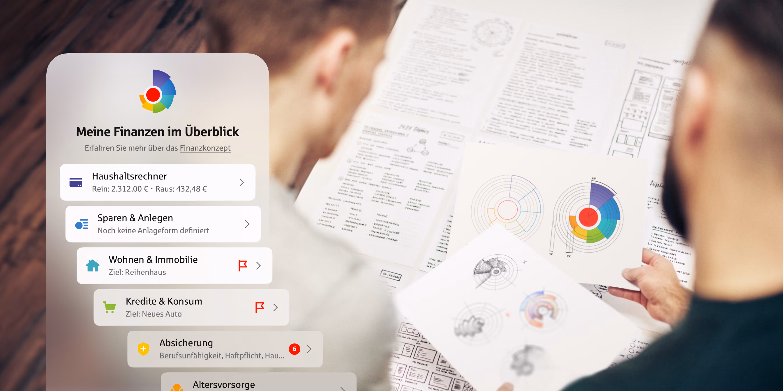Collage aus handgeschriebenen Software-Konzepten und einem Screenshot einer App der Sparkasse