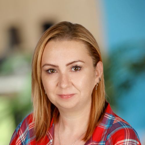 Portrait photo of Holly Palmer, Alpheus