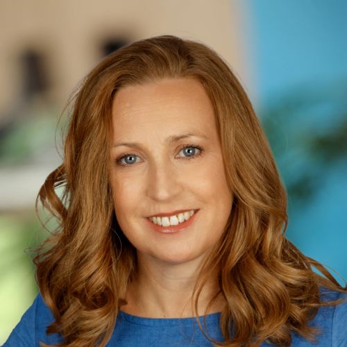 Portrait photo of Catherine Hore