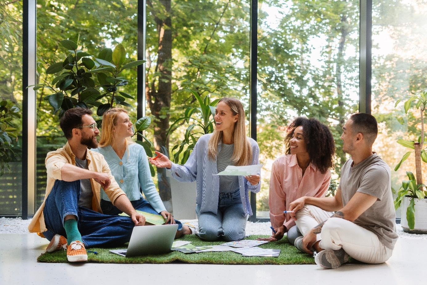 Une image contenant habits, personne, arbre, personnesLe contenu généré par l’IA peut être incorrect.