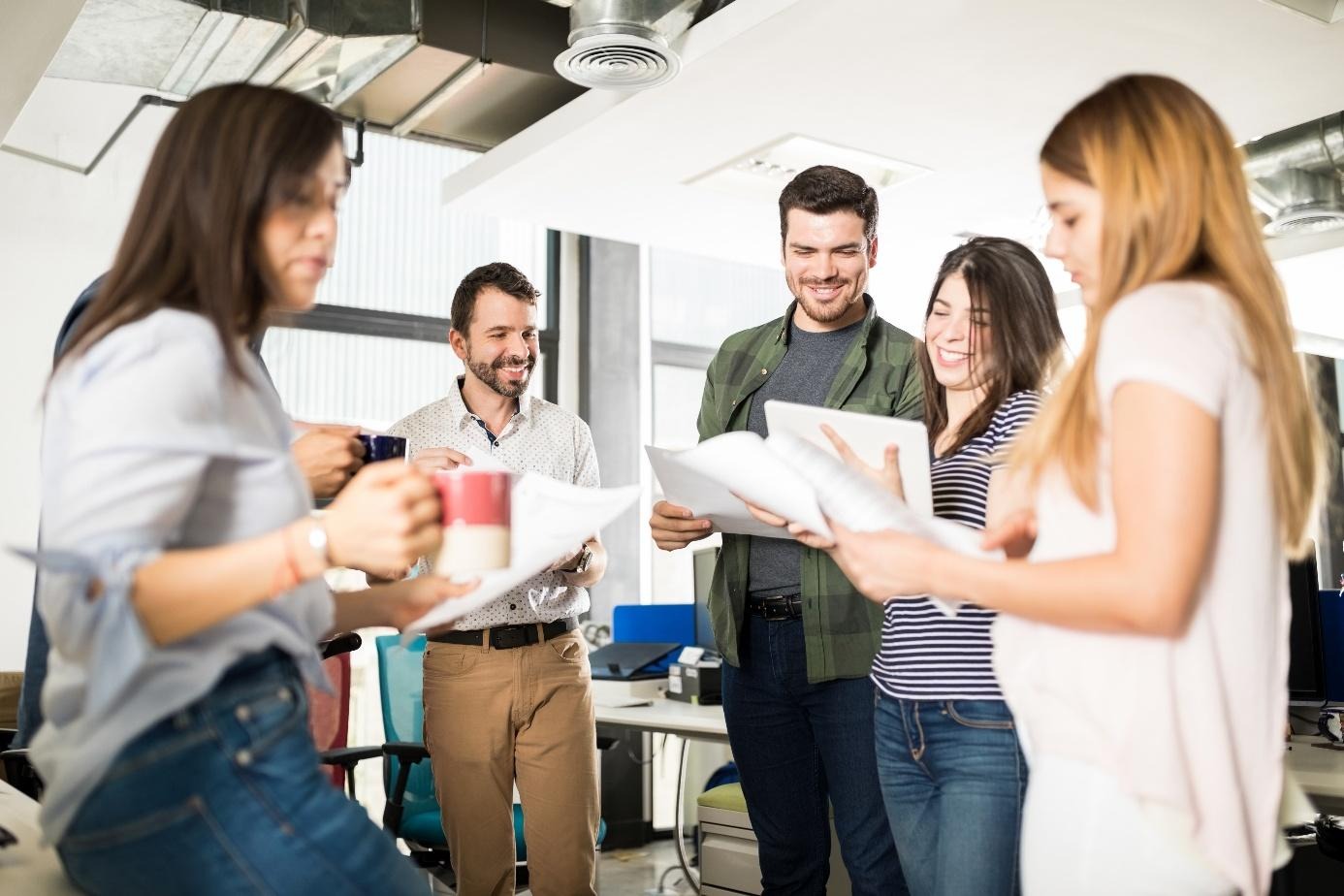 Une image contenant habits, personne, jeans, Visage humainLe contenu généré par l’IA peut être incorrect.