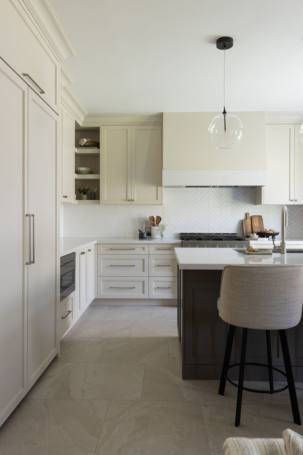 Warm butter yellow kitchen