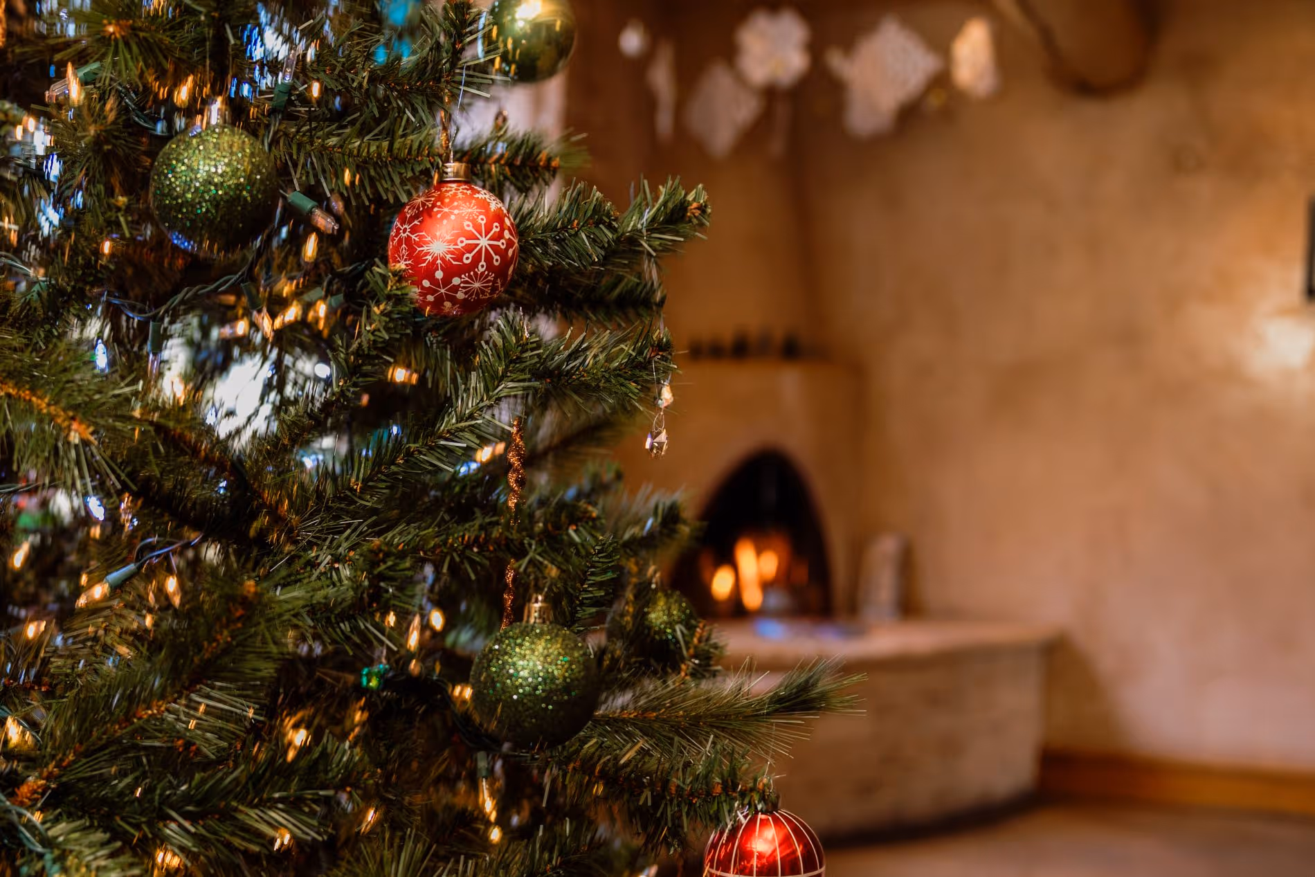 Decorated Christmas tree in Del La Tierra with fireplace in background