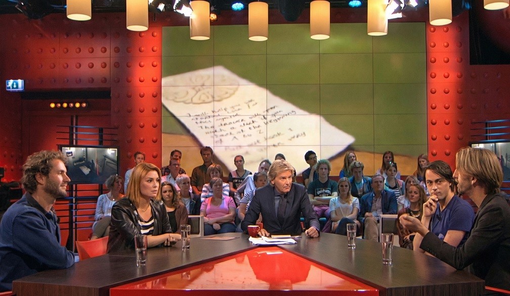 TV studio broadcasting a live gathering at DWDD with Sherlocked