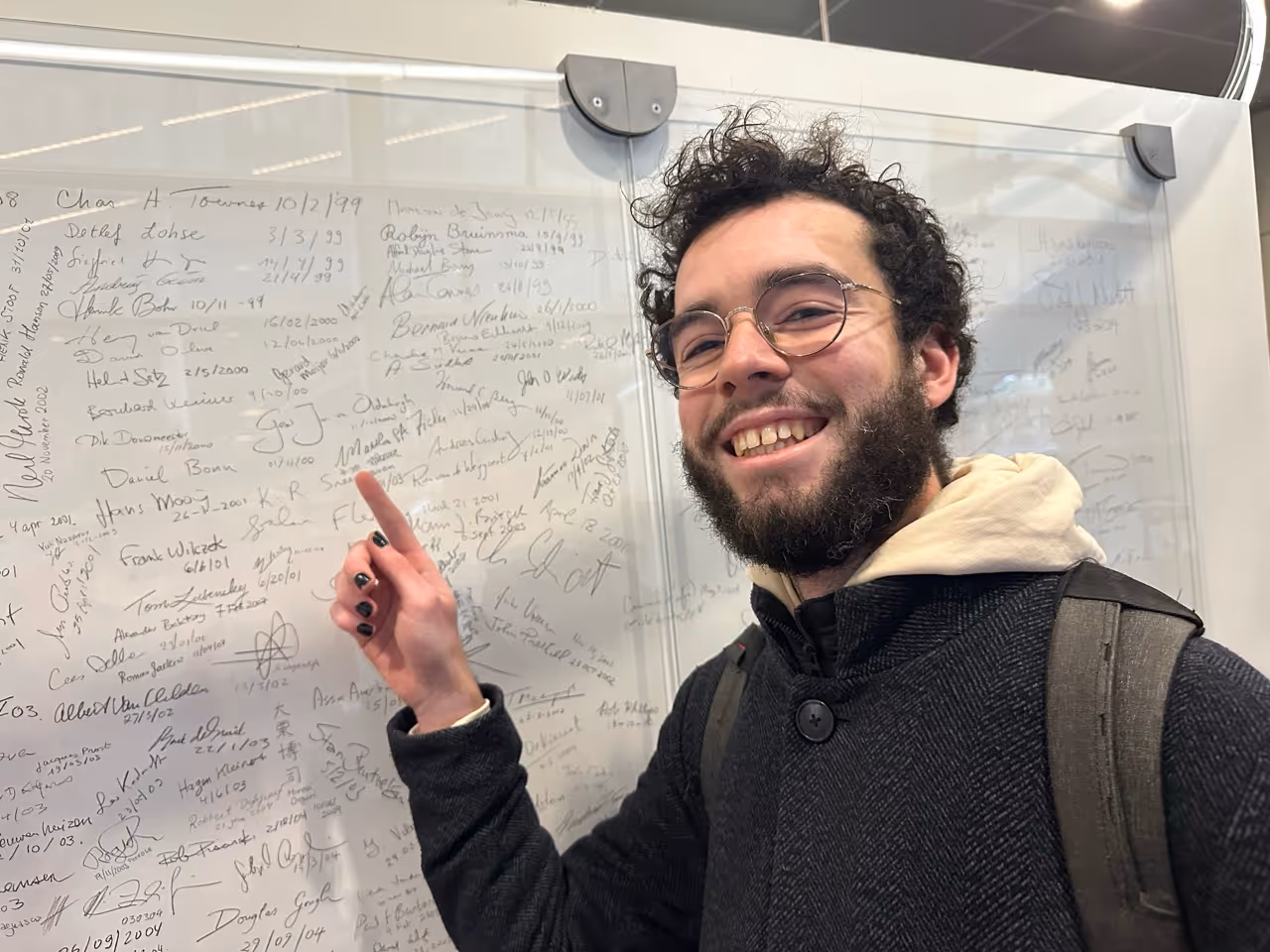 Our game designer Leon van Oldenborgh actually spotted his late father’s signature on the physics wall of fame