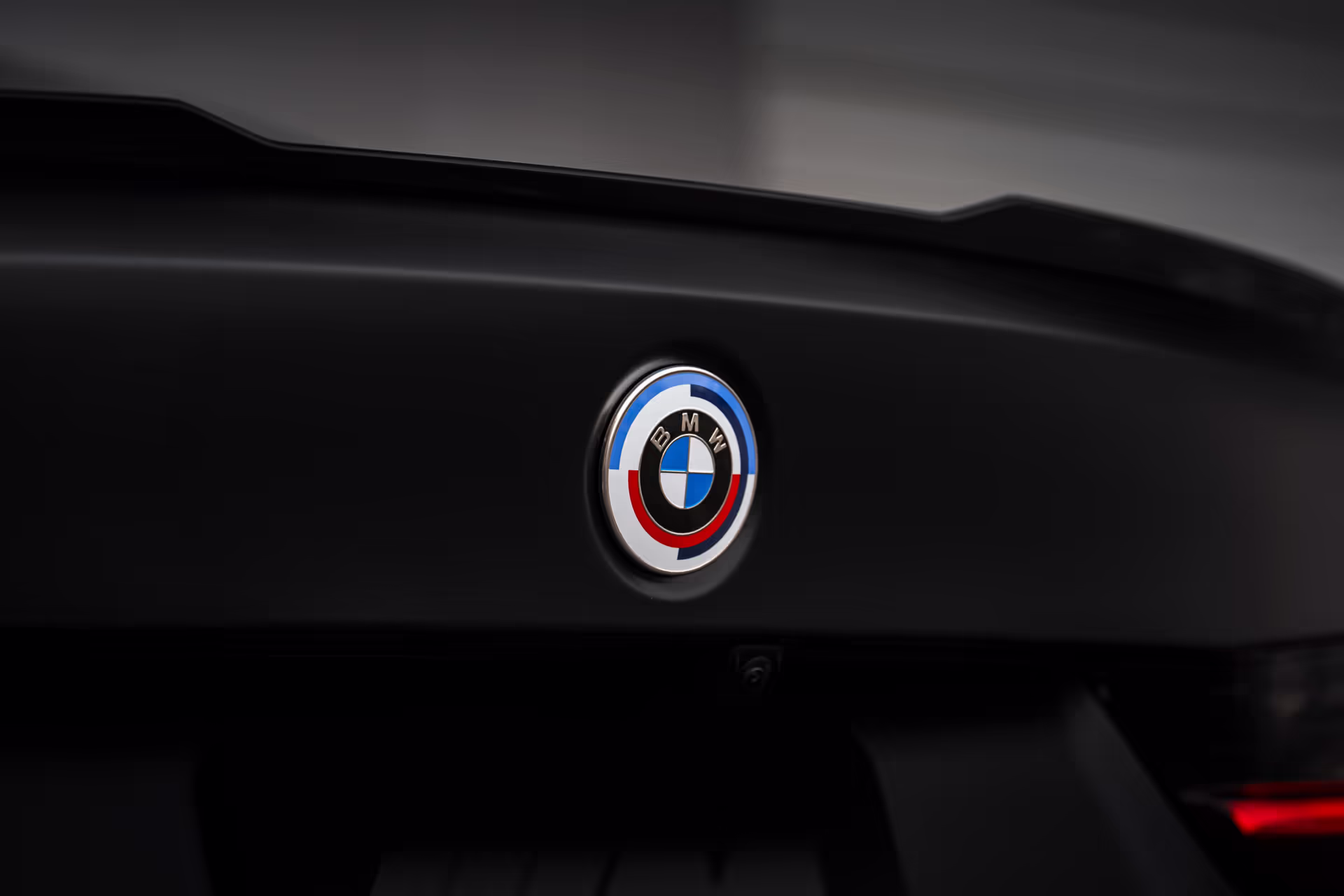 bmw logo in black car