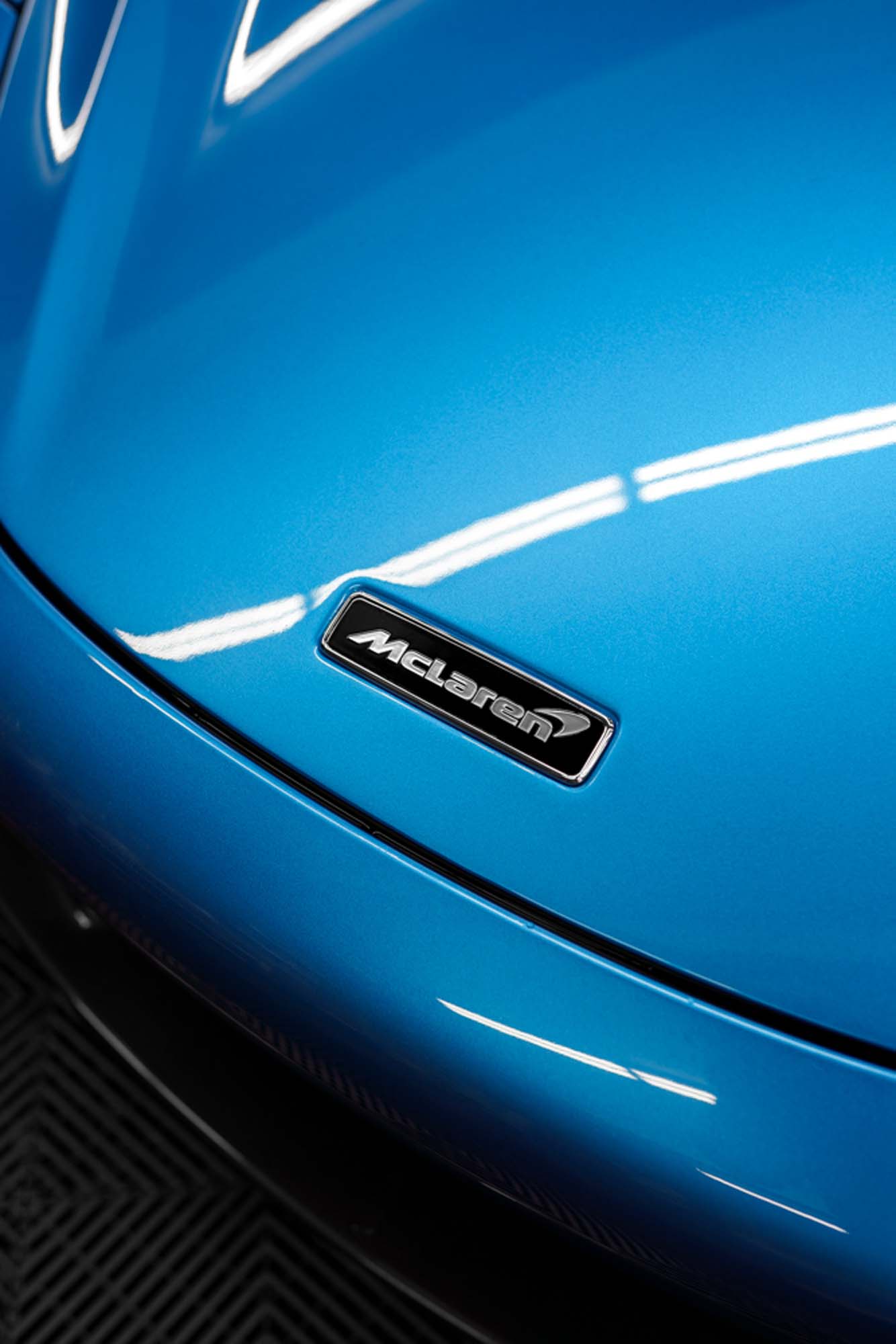 McLaren badge on the glossy blue hood