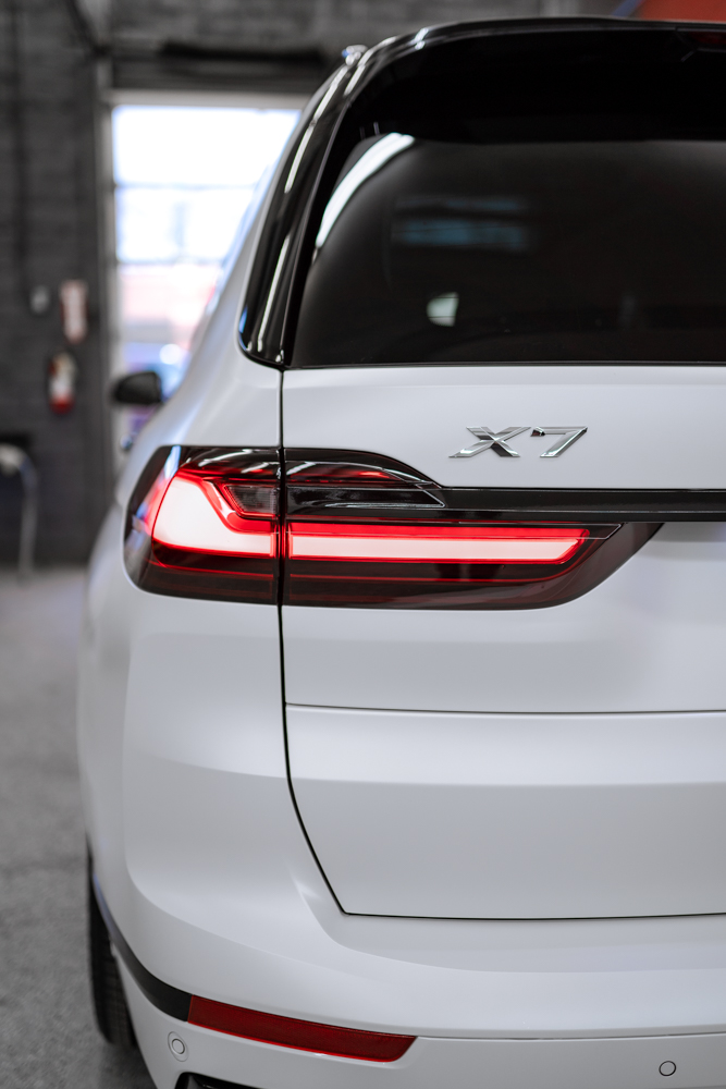 X7 badge and taillight on the white BMW