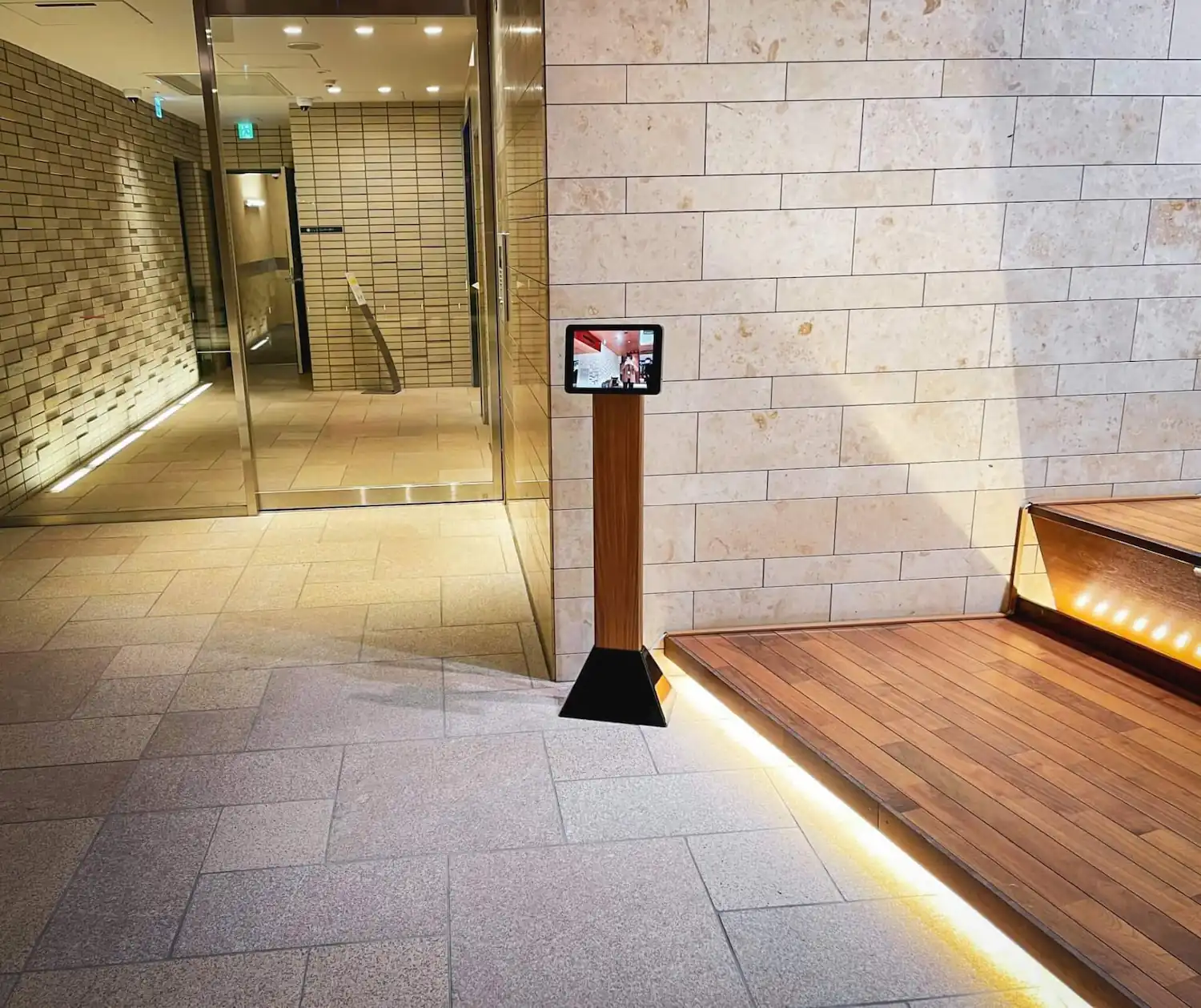 Image of the tablet stand in the entrance hall of the shinonome proud tower apartment building