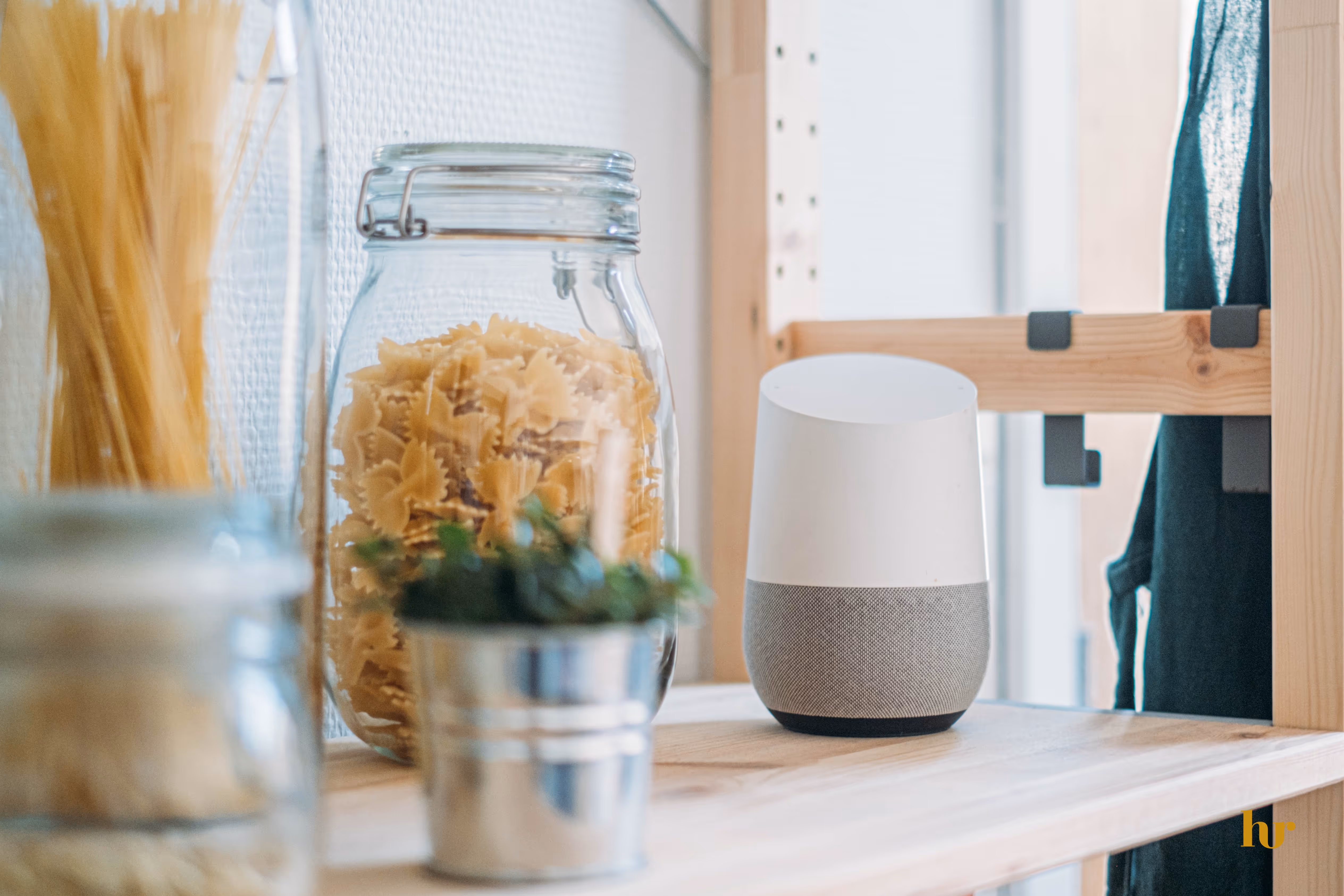 Discover the best smart devices for Airbnb hosts. From smart locks to thermostats and home assistants, these devices can enhance your property and guest experience.