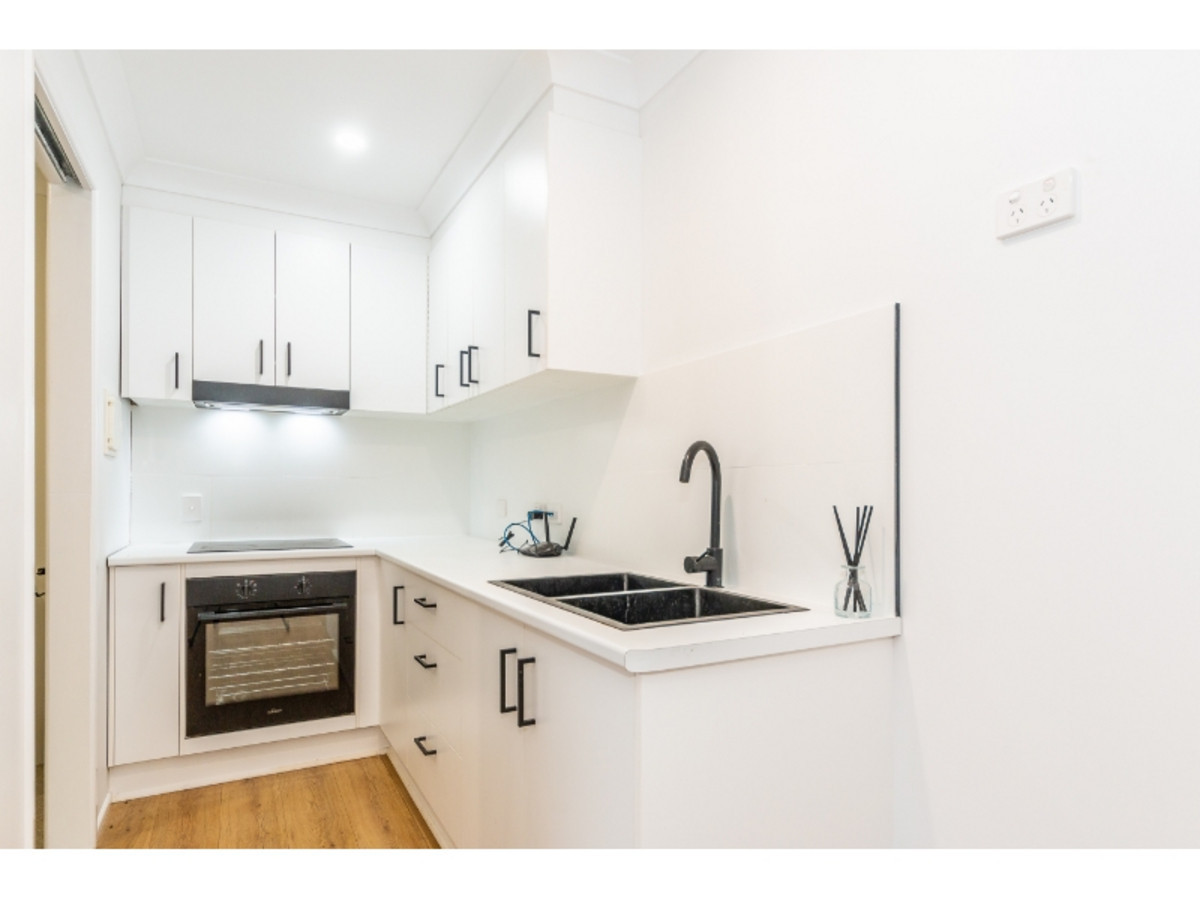 Renovated Low Maintenance 1-Bedroom Unit - In Prime Location