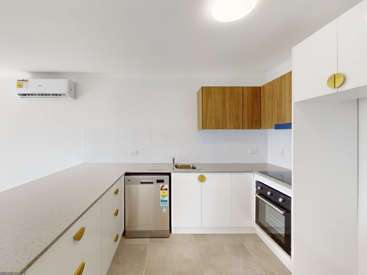 Modern unit in Margate!
