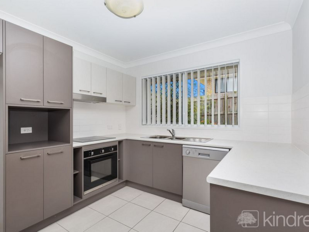 3-Bedroom Low Maintenance Modern Duplex with Air Conditioning & Remote Garage