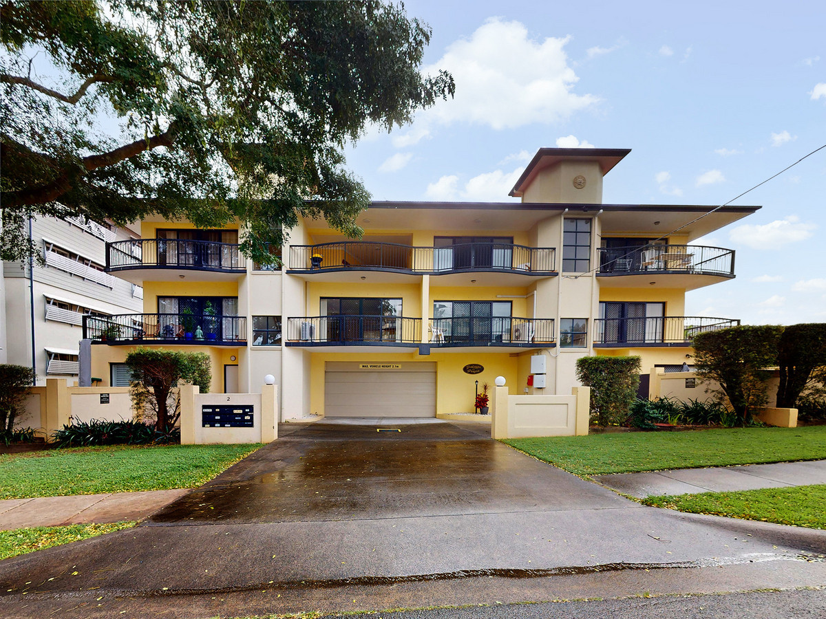 Spacious 2 Bedroom Apartment in the Heart of Redcliffe - Just 600 Meters To The Beach!