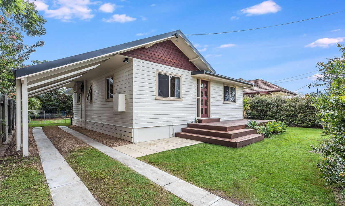 Modern 3-Bedroom Home with Outdoor Entertaining - 5 Minutes From Suttons Beach!