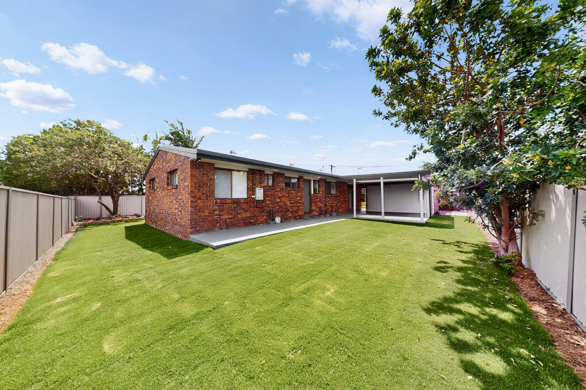 Modern 3-Bedroom Home With Air Conditioning & Covered Patio - 3 Minutes From The Waterfront!