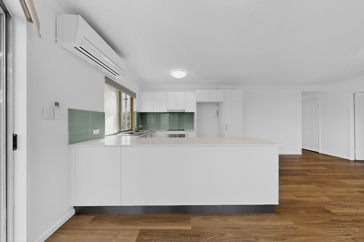 Renovated, air conditioned, close to the beach!