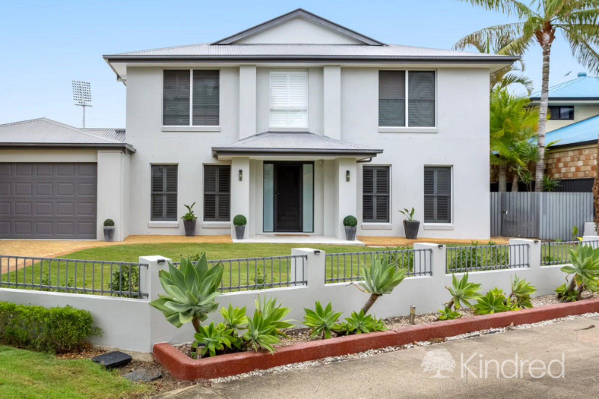 Luxurious 4-Bedroom 3-Bathroom Home with Inground Swimming Pool & Multiple Living Areas - In a Peaceful Cul-de-Sac