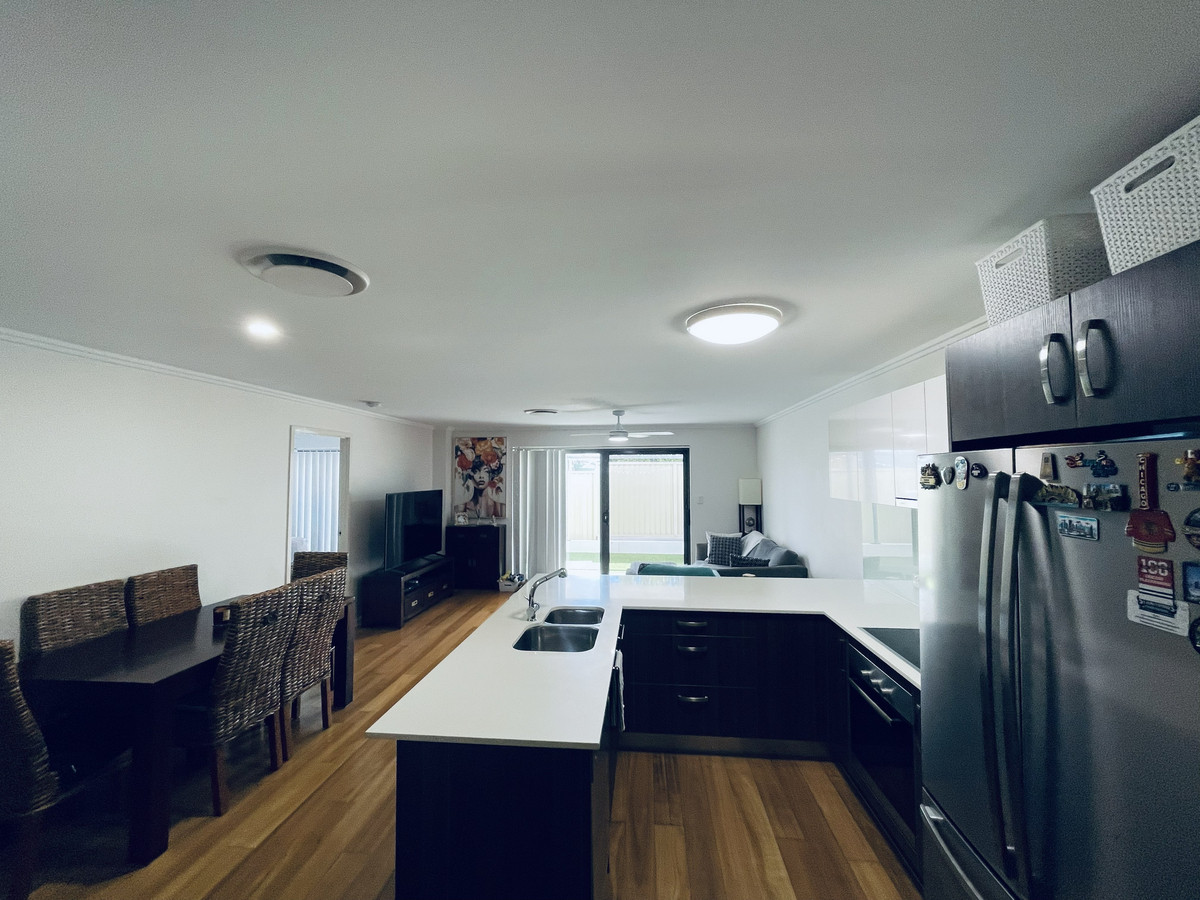 Low Maintenance Living with Private Courtyard - 5 Minutes To The Waterfront