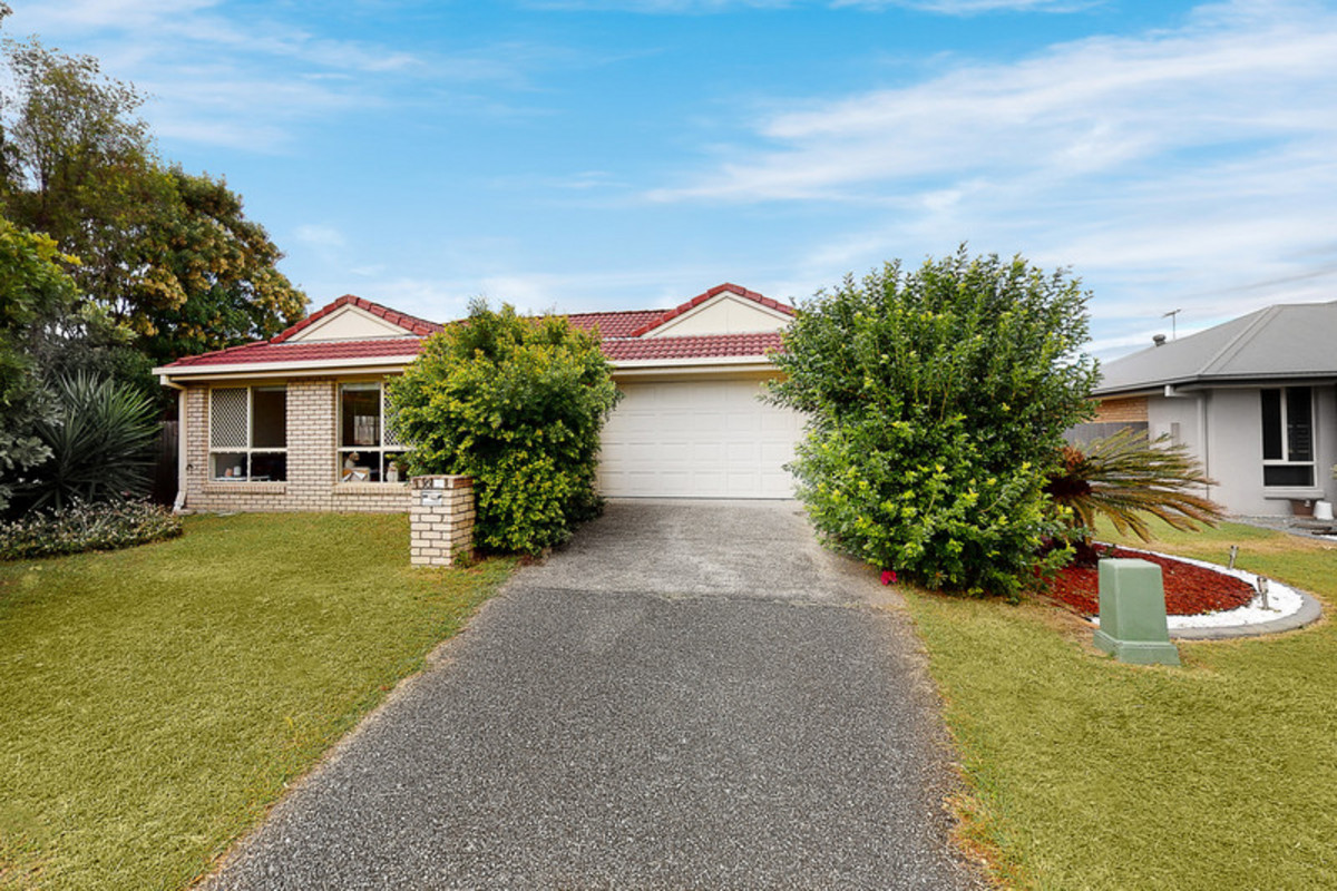 Spacious Family Living in a Quiet North Lakes Pocket