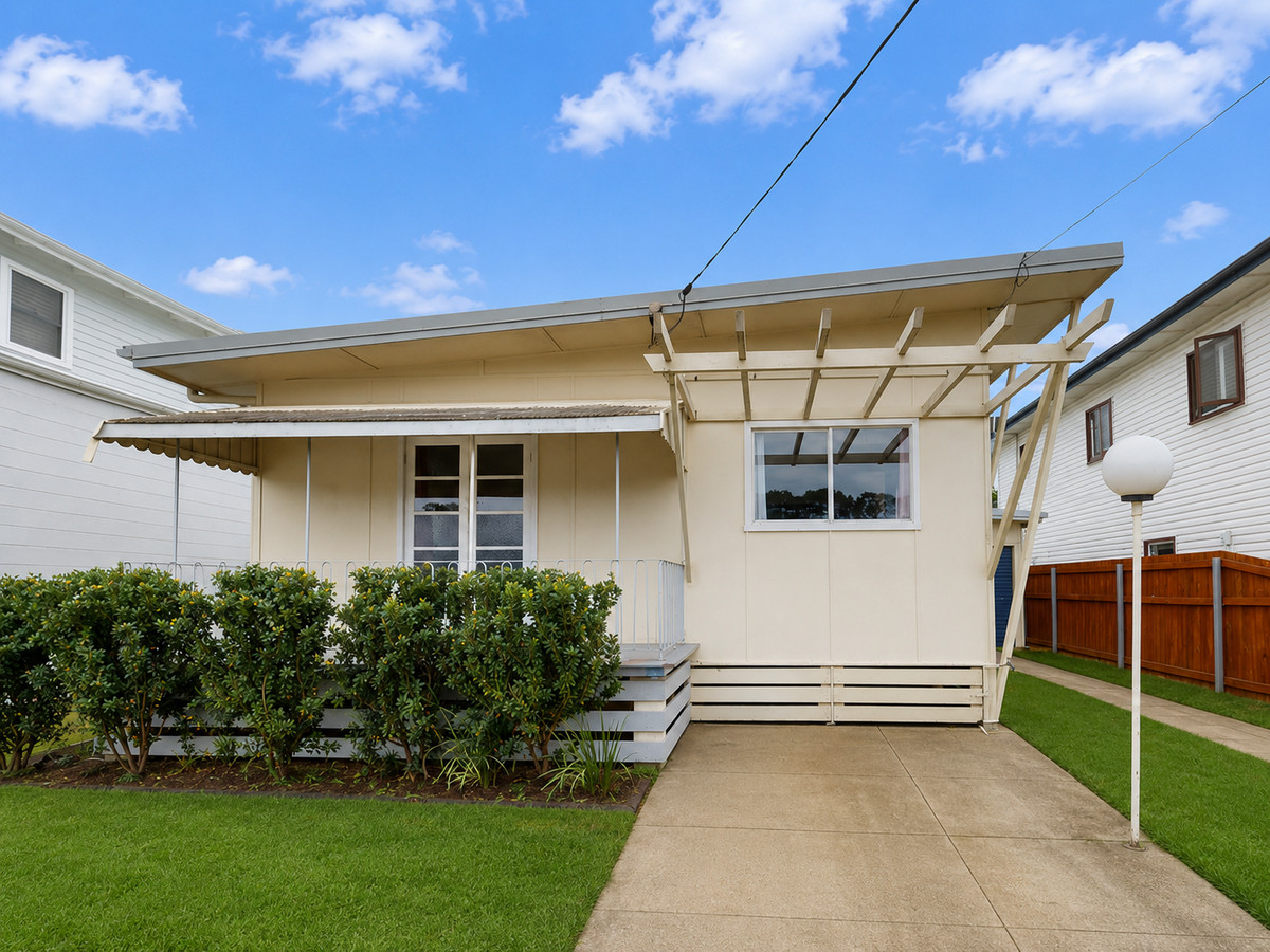 INCREDIBLY VERSATILE, MOVE IN READY HOME WITHIN PRESTIGOUS LOCALE