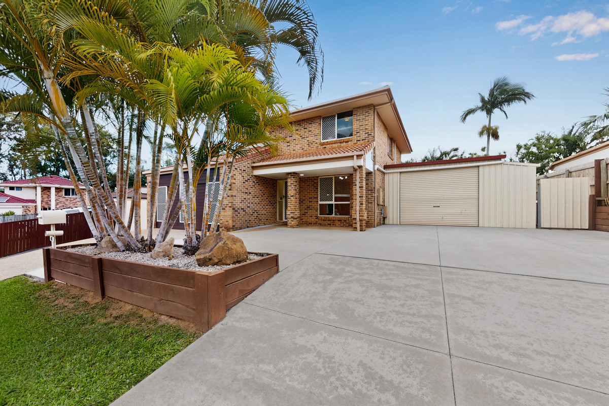Spacious 5-Bedroom Family Home with Large Fenced Yard & Outdoor Entertaining