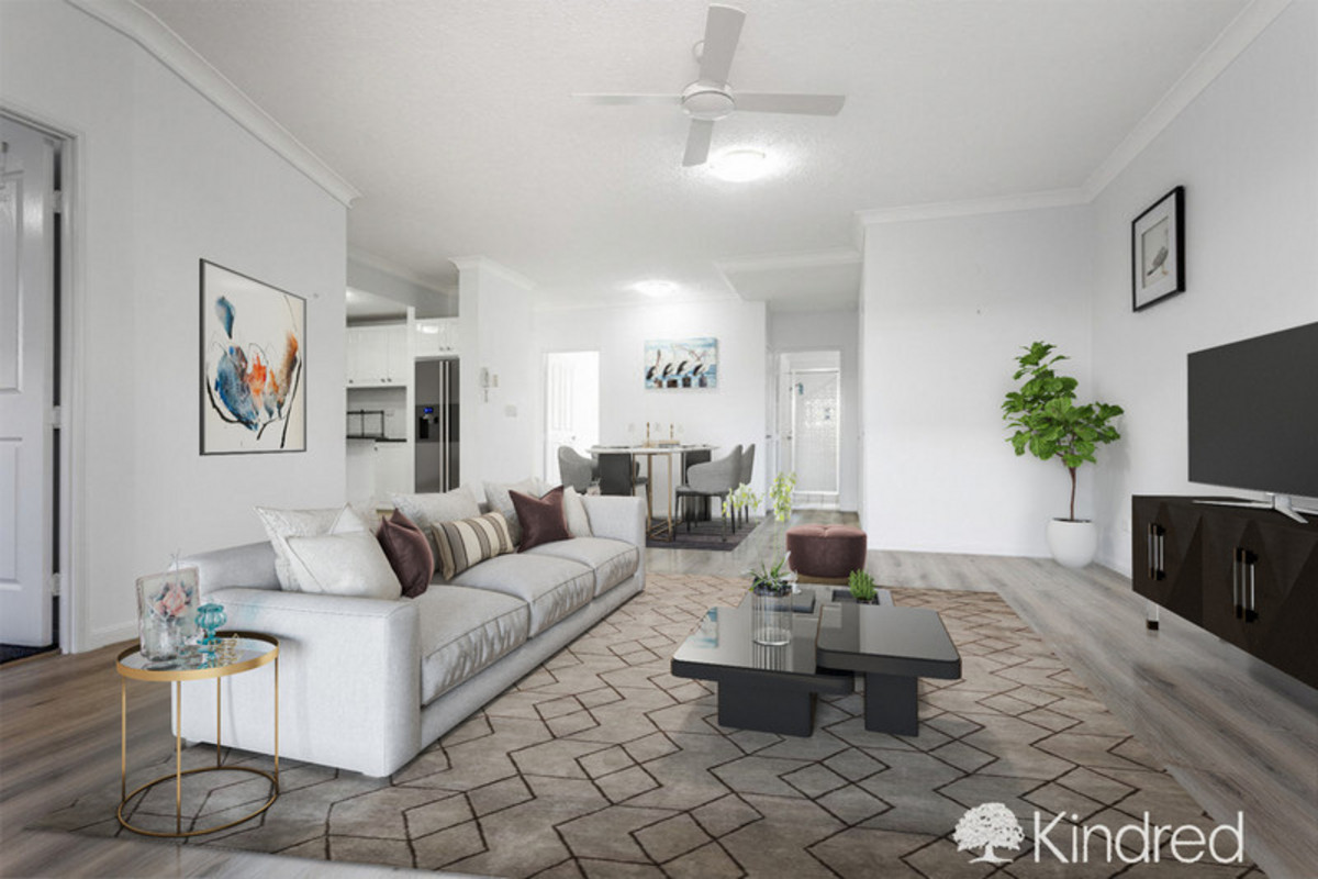 EXPANSIVE GROUND FLOOR UNIT JUST 200 METRES FROM THE BEACH!