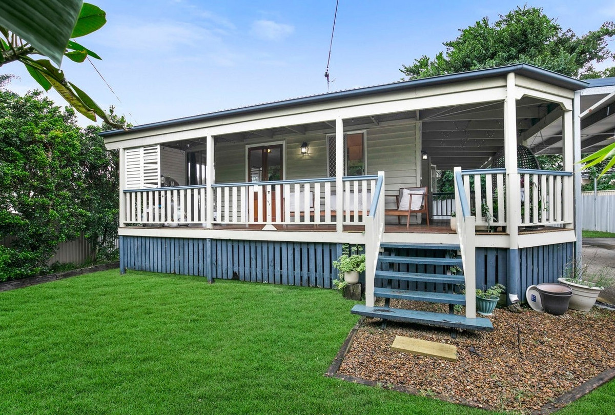 Charming Cottage with Modern Comforts & Covered Entertaining Deck