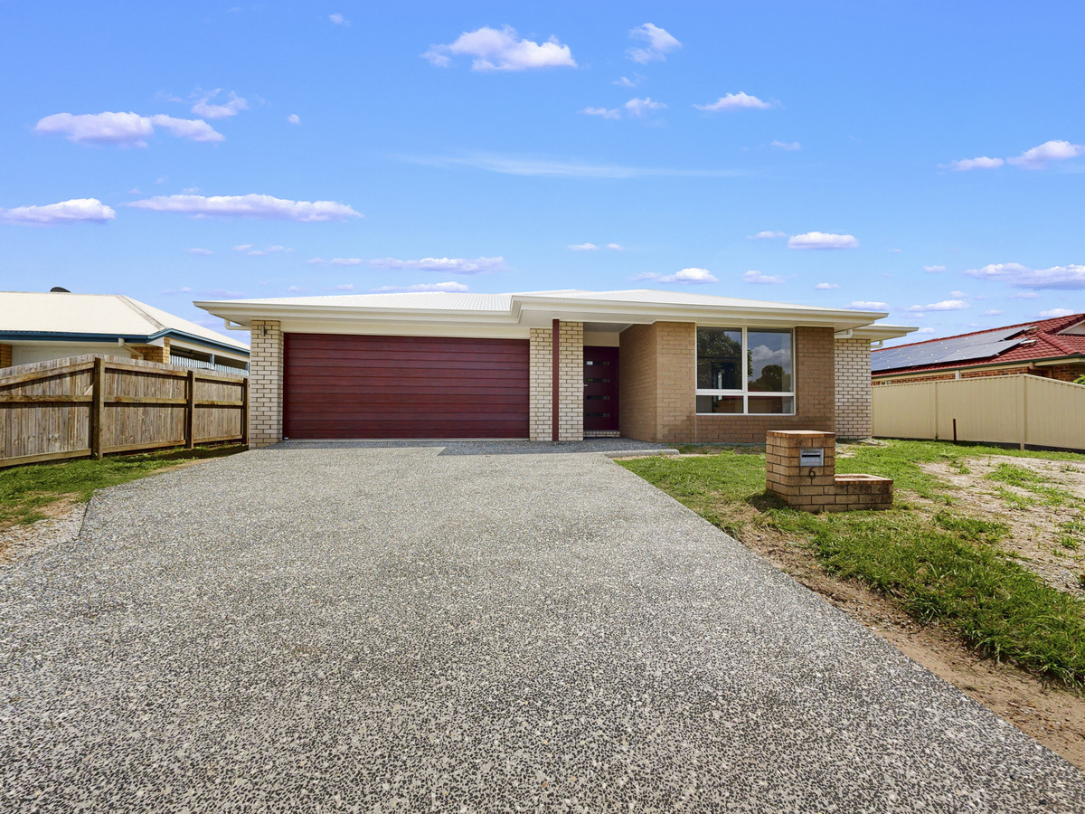 Spacious Family Home with Luxurious Master Suite and Versatile Living Spaces!