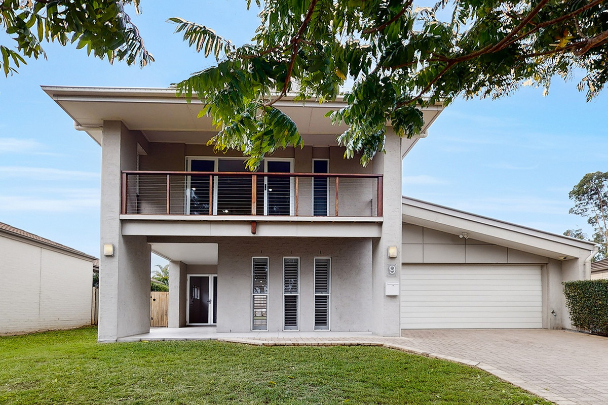 Spacious Six-Bedroom Family Home in North Lakes