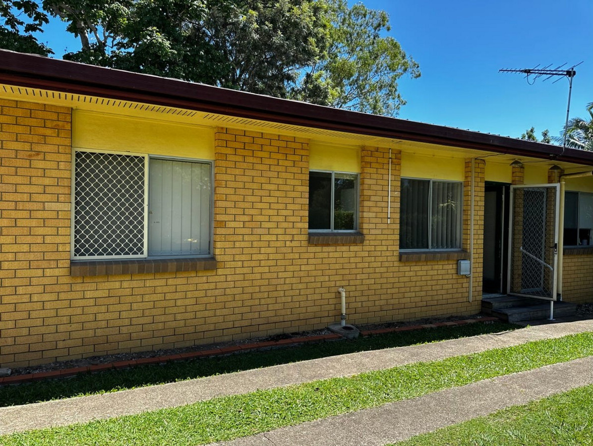 Low-Maintenance Living with Air Conditioning - Lawn Maintenance Included