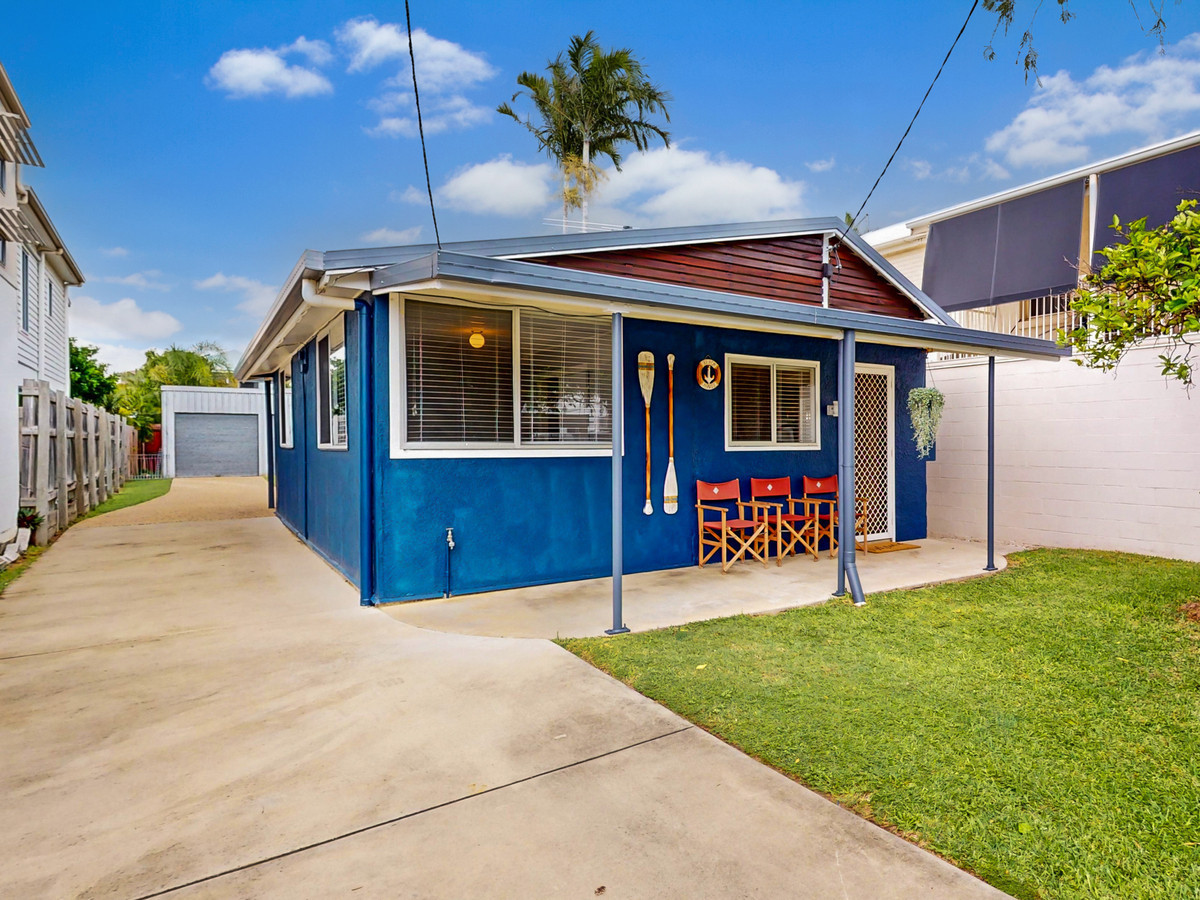 Charming 2-Bedroom Cottage With 3 Bay Shed - Just 200m from the Waterfront!