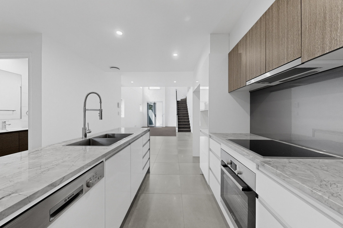 Four Bedroom Beachside Unit