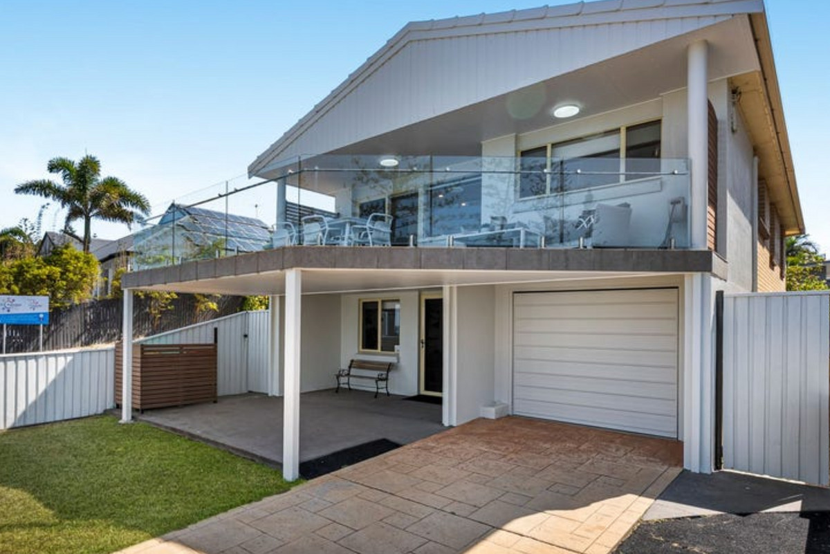 Spacious 3-Bedroom Home With Uninterrupted Ocean Views