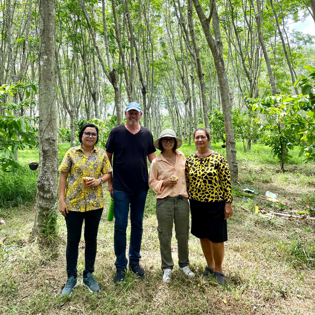 Liz Bui & Jeff Martin with Smallholders
