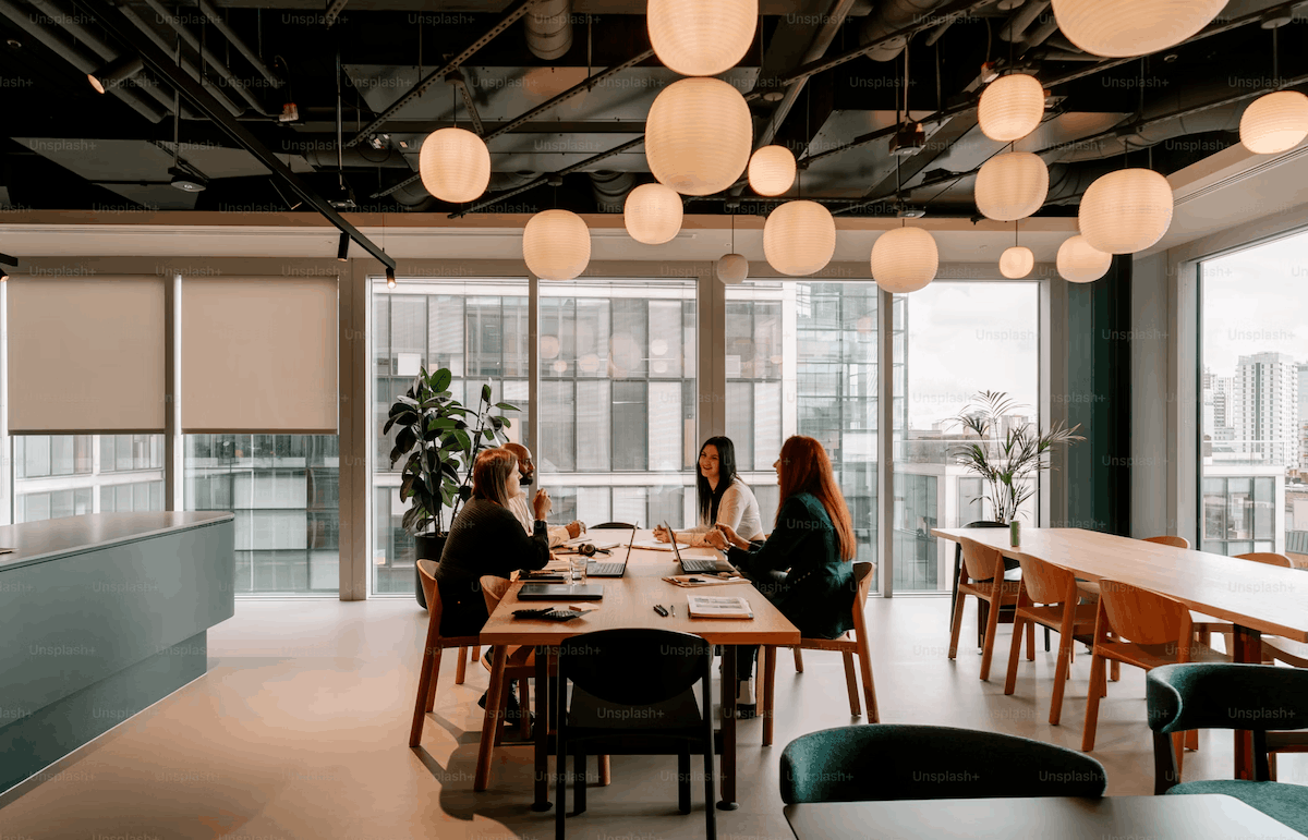 Comparatif CRM enseigne multi-sites : critères, pièges et alternatives 2026